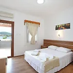 Velena Hotel *